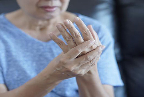 Đau khớp ngón tay cảnh báo nhiều bệnh xương khớp nguy hiểm