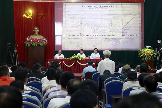 Chiều 25/11, Chủ tịch UBND TP. Hà Nội Nguyễn Đức Chung đã chủ trì buổi đối thoại với công dân xã Đồng Tâm và các xã tiếp giáp với sân bay Miếu Môn.