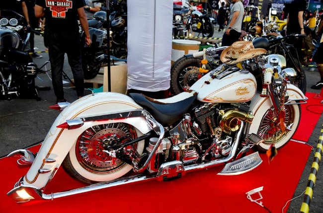 Một chiếc Harley-Davidson khác.