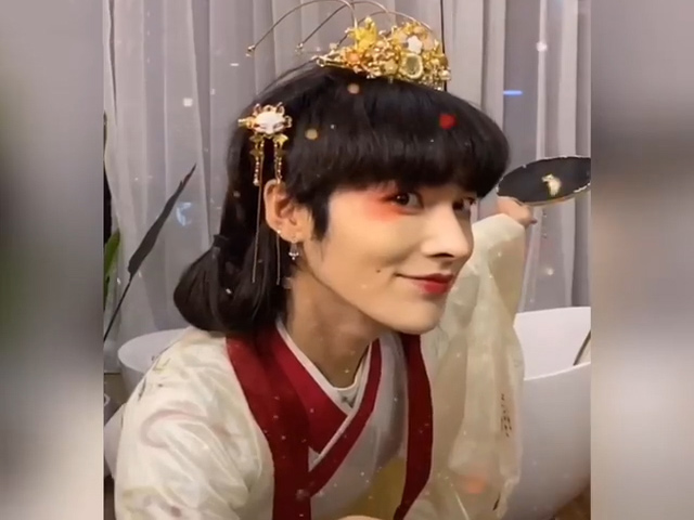 Video Clip Cười - "Ngã sấp mặt" khi học theo trào lưu đang hot ở trên mạng