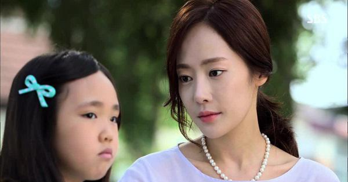 Bạn trẻ - Cuộc sống - Mẹ tái giá lấy lòng con riêng của chồng, bỏ lơ con đẻ và cái kết đau lòng