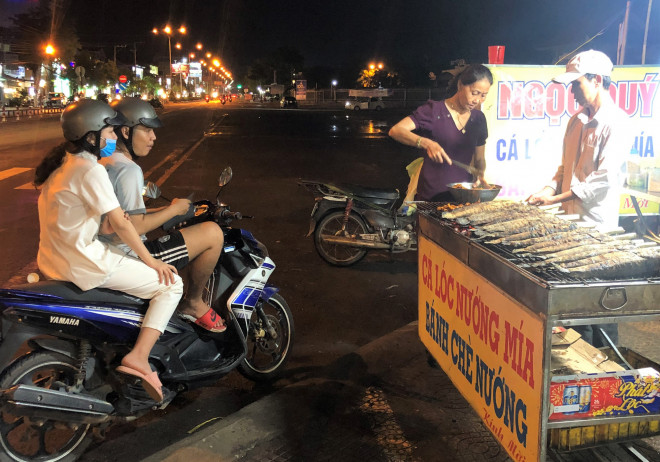 Đến Bạc Liêu hãy thưởng thức món cá lóc nướng mía