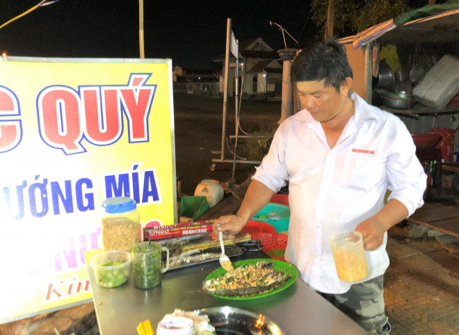 Mỡ hành và đậu phộng làm tăng hương vị cho món cá lóc nướng