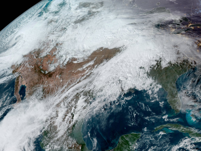 Cơ quan Thời tiết Quốc gia Mỹ (NWS) cảnh báo “bom bão tuyết” có thể tấn công khu vực Bờ Tây nước Mỹ trong tuần này. Ảnh: NOAA