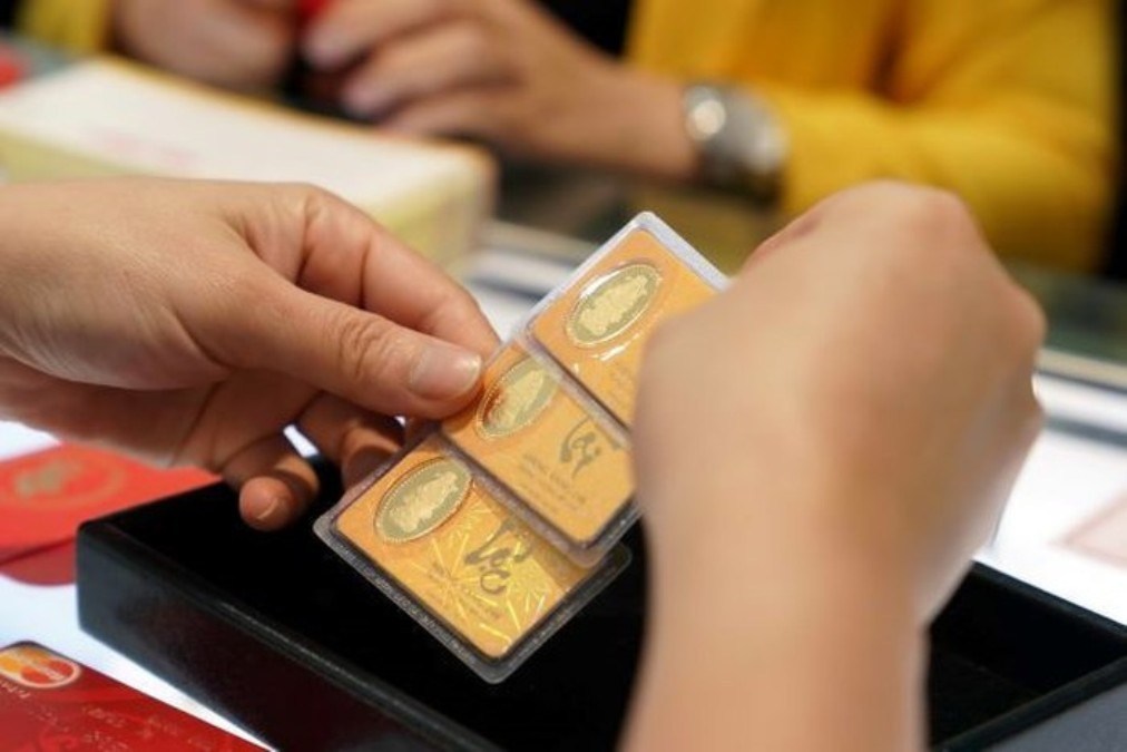 Vàng bật tăng mạnh sau 4 phiên lao dốc