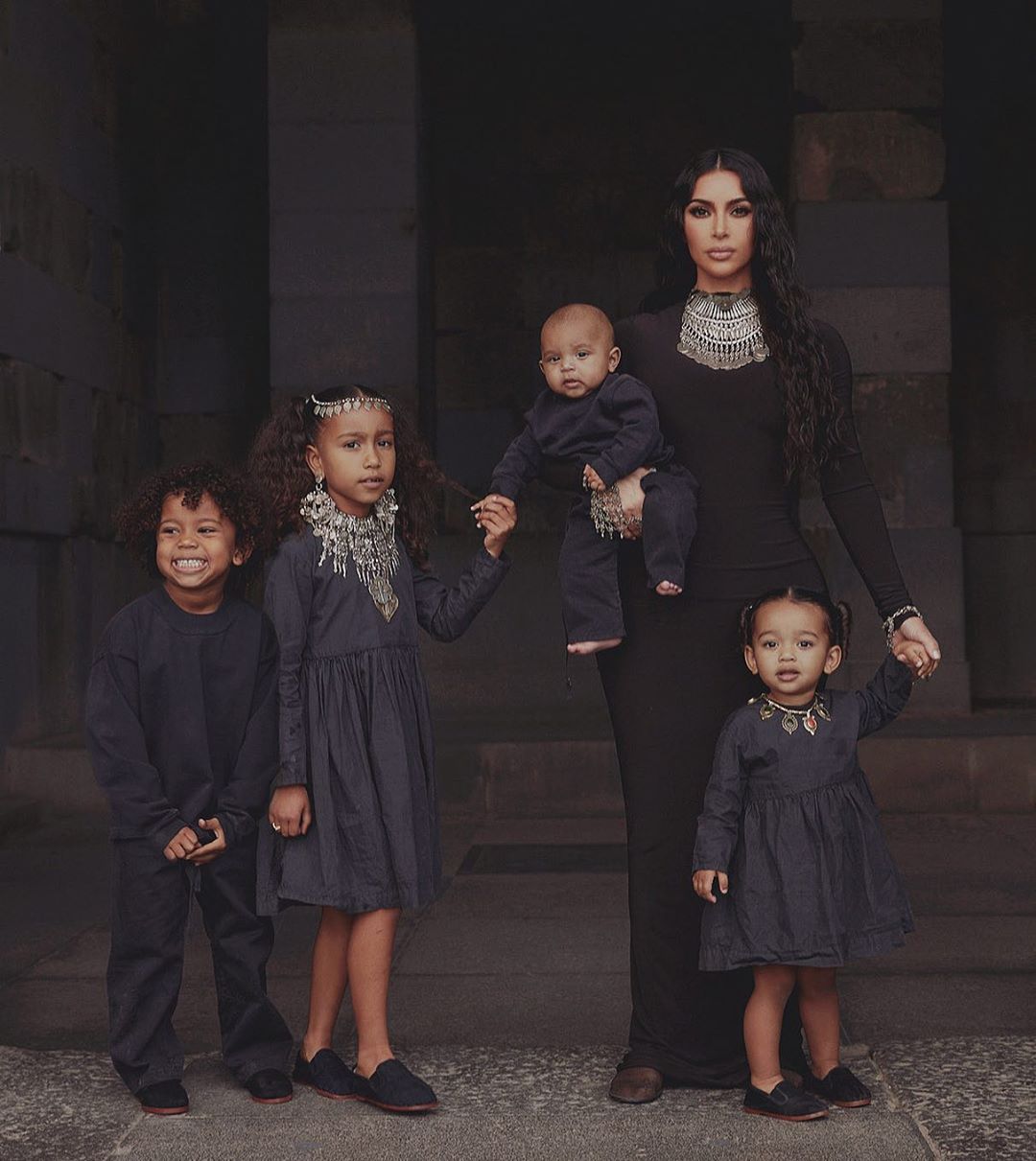 Kim Kardashian đã là mẹ của 4 đứa con bởi vậy cô thấy bản thân cần thay đổi.