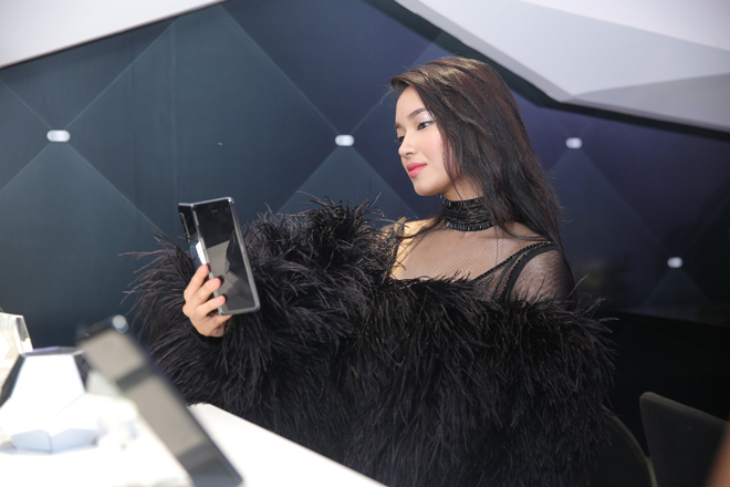 Ra mắt smartphone xa xỉ Galaxy Fold: “Ông vua” mới của công nghệ cao cấp - 6