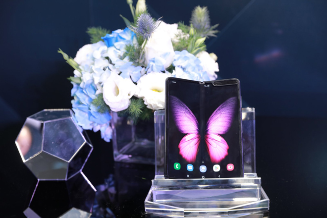Ra mắt smartphone xa xỉ Galaxy Fold: “Ông vua” mới của công nghệ cao cấp - 8