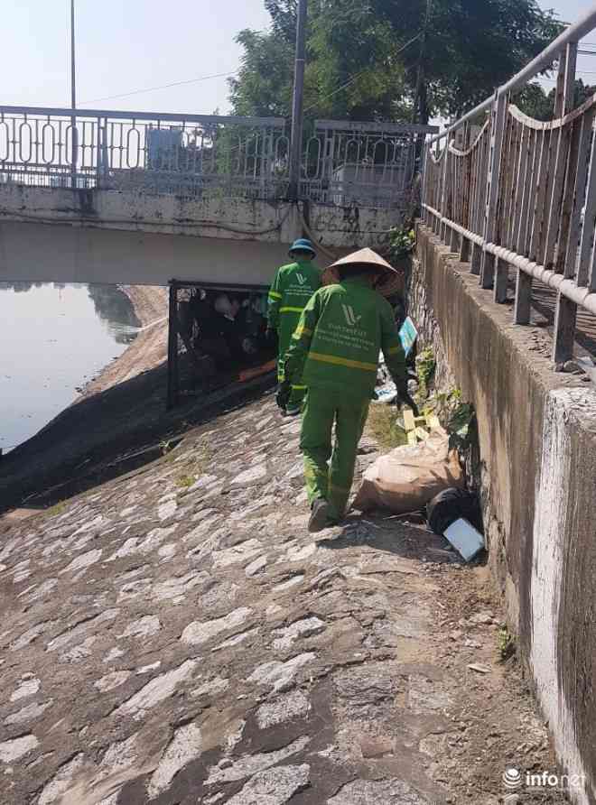 Rất nhiều lần UBND phường đã phối hợp cùng Công ty Nước sạch số 2 Hà Nội và Công ty Môi Trường đến dọn dẹp phía dưới chân cầu và mời cụ Lụa về nhà, lúc đó cụ vẫn chấp hành. Nhưng được mấy hôm sau cụ lại ra ở đó ở như chưa có chuyện gì.