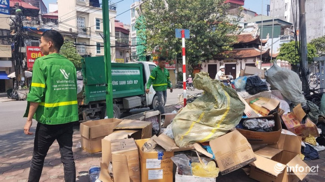 Nhà trên phố không ở, cụ bà gần 80 tuổi ra gầm cầu ngủ suốt 10 năm vì "ở đây mát hơn" - 17
