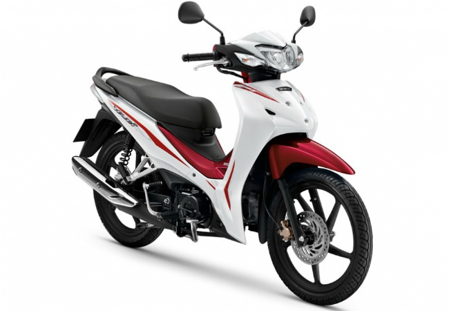 Không chỉ ở Việt Nam, Honda Wave 110i cũng được đánh giá là một trong những dòng xe máy phổ biến nhất tại thị trường Thái Lan. Dù đạt doanh số tốt nhưng AP Honda chưa hề dừng lại tham vọng mở rộng dòng xe này khi mới đây đã tung ra xứ chùa vàng tông màu kép mới nhất cho Wave 110i.