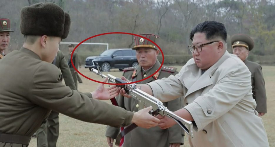 Revealing the latest luxury car in a photo of Kim Jong Un - 1