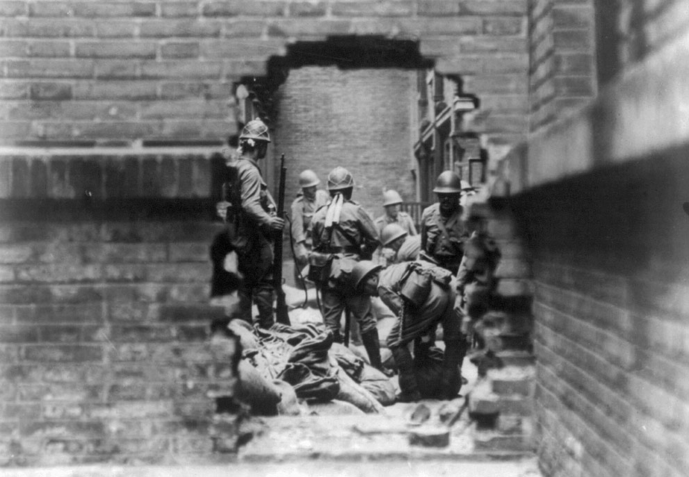 GIao tranh diễn ra trên từng góc phố, căn nhà ở Thượng Hải năm 1937.