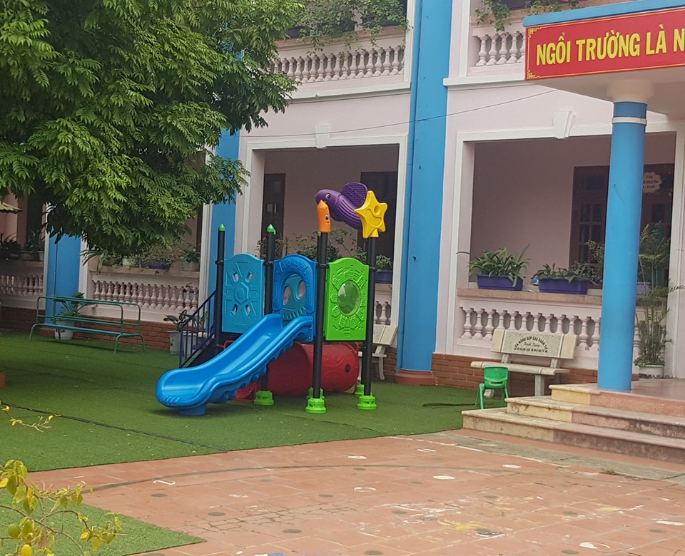 Cầu trượt nơi bé T. bị nạn 