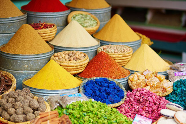 Ma-rốc: Đồi cát nổi bật, pháo đài ấn tượng trên sa mạc, chợ địa phương sôi động đầy ắp hàng hóa… Ma-rốc là một điểm đến đầy quyến rũ đối với những người đang tìm kiếm cảm giác mạnh.
