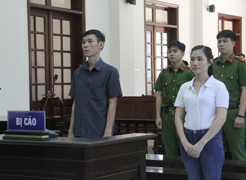 Hai bị cáo Tâm và Nga tại tòa sơ thẩm. Ảnh: Vũ Hội