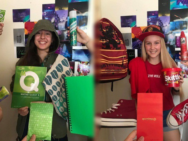 Bạn trẻ - Cuộc sống - Giới trẻ "hot rần rần" với trào lưu chụp ảnh đồ vật cùng màu