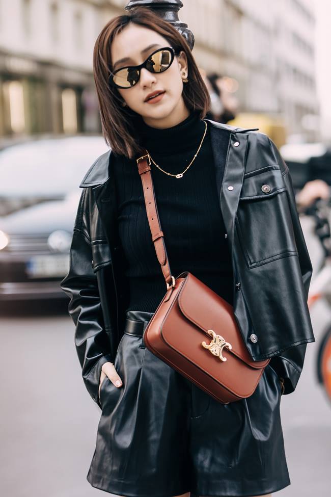 Một chiếc túi khác nằm trong lần đập hộp của Hà Thu thuộc thương hiệu Celine với giá 73 triệu đồng. Cô chỉ ra khuyết điểm của mẫu túi này là chất liệu da rất dễ bị xước, nhất là vùng khóa kim loại, vì khi mở móng tay vô tình chạm vào là xước. Ngược lại, chiếc túi nhỏ nhắn có màu sang, có 3 ngăn nên đựng được nhiều đồ, phân loại dễ dàng hơn.