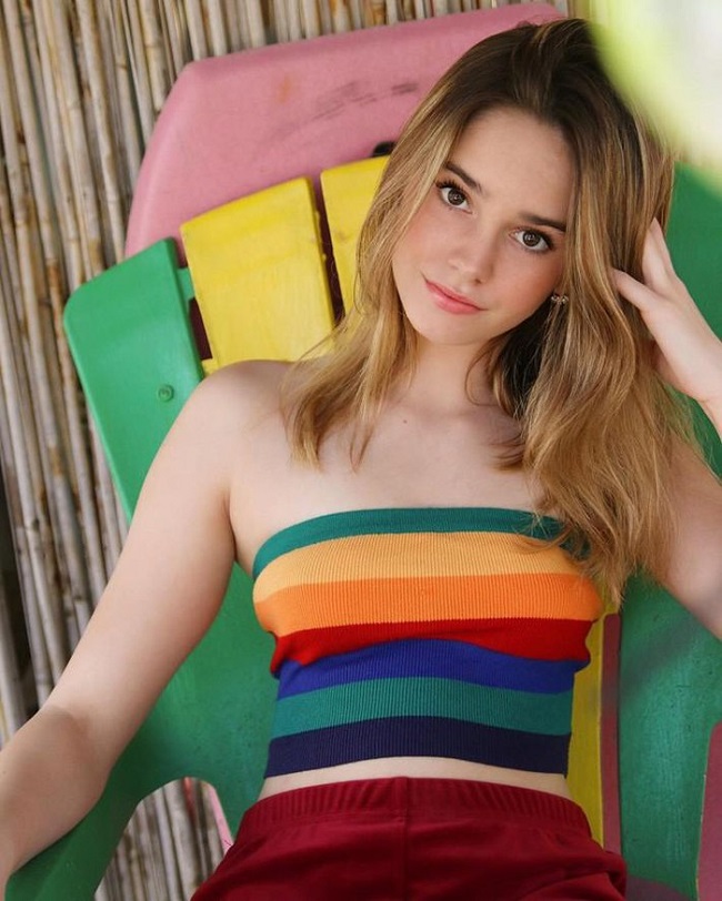 Cô nàng còn được khen có nhan sắc na ná diễn viên Emma Watson.&nbsp;