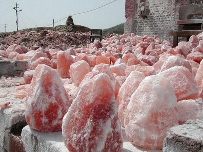 Thị trường muối hồng đang tăng trưởng mạnh và được nhiều người tìm mua dù giá đắt.