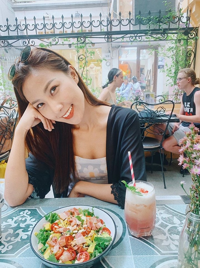 Chia sẻ về dự định trong tương lai, MC 9X cho biết, trong tương lai cô sẽ nỗ lực và cố gắng hơn để làm tốt công việc hiện tại và để lại nhiều dấu ấn trong lòng khán giả. Người đẹp cũng sẽ không ngừng trau dồi bản thân, để mỗi lần xuất hiện trên sóng truyền hình, khán giả có thể&nbsp; thích thú đón nhận những thông tin mà cô mang đến và nó sẽ là những thông tin thực sự hữu ích.