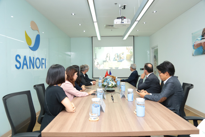 Trong khuôn khổ chuyến thăm, ông Haissam Chraiteh đã chia sẻ về tình hình hoạt động và những cột mốc quan trọng của Sanofi và nhà máy trong quá trình phát triển hơn 50 năm qua tại Việt Nam. Bên cạnh đó, các mục tiêu  đang được đề ra như nâng cao năng lực sản xuất và đạt mục tiêu không chất thải nhựa trong sản xuất … cũng được Sanofi chia sẻ.  