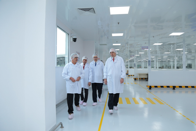 Tại đây cũng bao gồm trung tâm Nghiên cứu & Phát triển duy nhất của Sanofi tại khu vực Đông Nam Á, với nhiệm vụ tối ưu hóa công thức, phát triển sản phẩm mới. Sự vận hành hiệu quả của nhà máy đã góp phần giúp Sanofi giữ vị trí hàng đầu tại Việt Nam.