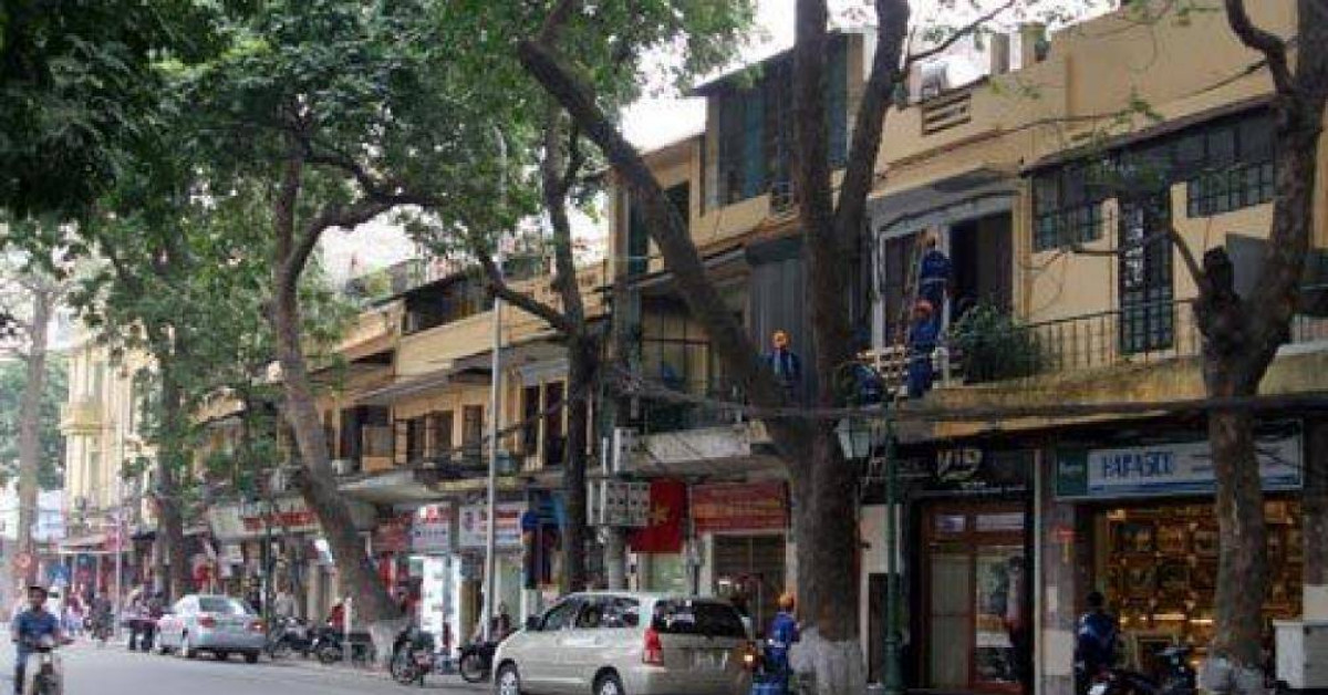 Thị trường - Tiêu dùng - Đồng loạt kiểm tra hàng giả tại Hàng Bài, Bà Triệu, Tràng Thi, Hàng Khay