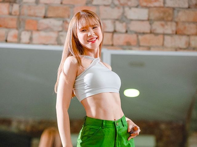 Làm đẹp - Khởi My hướng dẫn bài tập để bụng nổi múi sầu riêng săn chắc