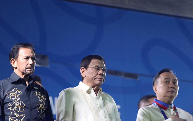 Tổng thống Philippines, Duterte
(giữa)