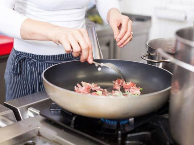 Ẩm thực - Những dụng cụ nấu ăn có thể gây "trọng bệnh" mà bạn không thể ngờ