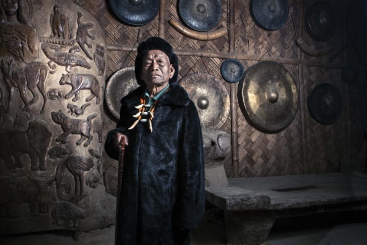 Thợ săn đầu người 98 tuổi, Chen-o Khuzuthrupa.