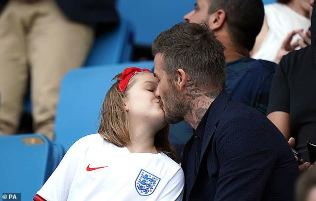 David Beckham bị chỉ trích lạm dụng tình dục vì làm điều này với con gái - 4