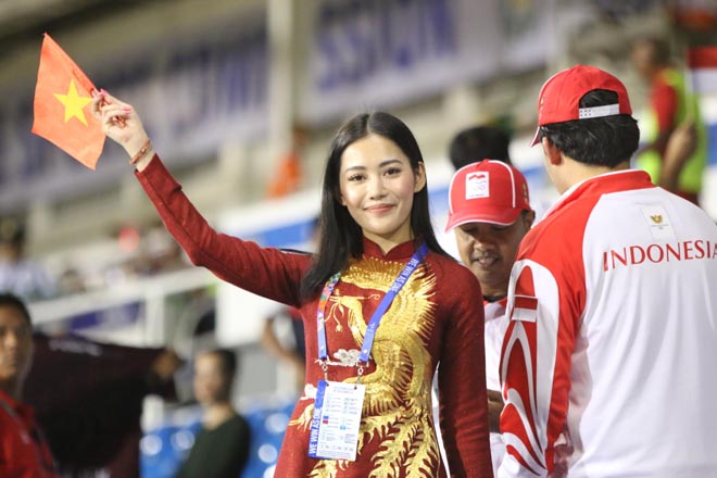 Ở trận đấu tranh ngôi nhất bảng B môn bóng đá nam SEA Games 30, U22 Việt Nam đã nhận được sự cổ động cuồng nhiệt từ người hâm mộ nước nhà
