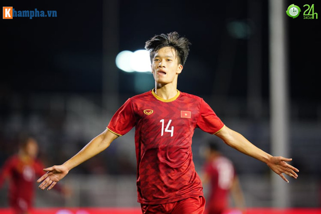 Hoàng Đức lập siêu phẩm giúp U22 Việt Nam thắng U22 Indonesia