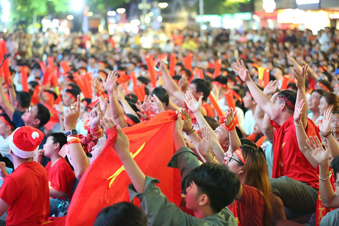 Trong khoảng thời gian còn lại, U22 Việt Nam liên tục ép sân U22 Indonesia. Đến phút 64, từ quả đá phạt góc bên cánh trái của Hùng Dũng, Thành Chung đã bật cao đánh đầu hiểm hóc đẹp mắt, gỡ hòa cho U22 Việt Nam.