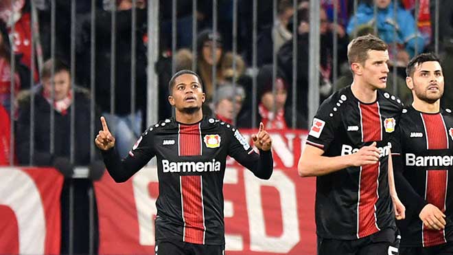Leon Bailey giúp Leverkusen có chiến thắng 2-1