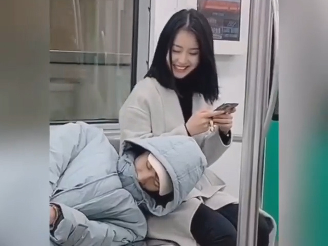 Video Clip Cười - FA lâu quá chàng trai vứt hết cả... "liêm sỉ"