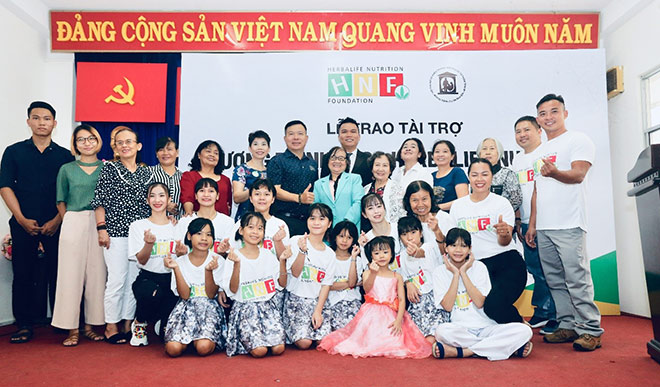 Những năm qua, quỹ Herbalife Nutrition đã giúp các em tại mái ấm Ánh Sáng tăng thêm phần ăn sáng rất quan trọng cho mỗi ngày và cuối tuần có một bữa ăn ngon.