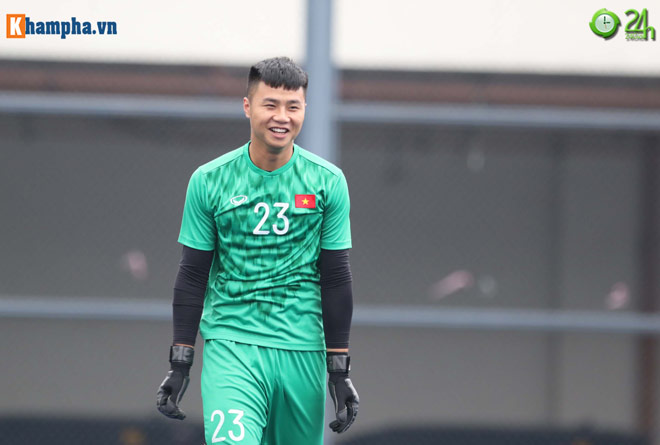 Thủ môn Nguyễn Văn Toản tích cực tập luyện, chờ cơ hội ra sân ở SEA Games 2019.