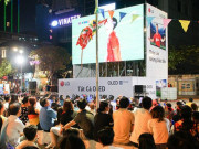 6 màn hình lớn: Phố đi bộ Nguyễn Huệ sôi động không khí bóng đá trận Việt Nam – Indonesia