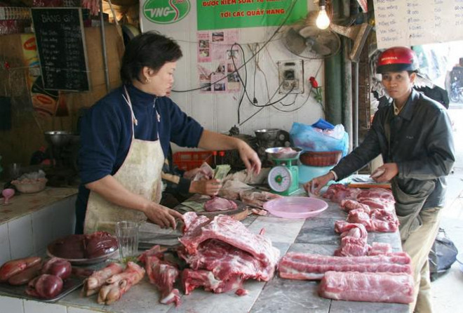 Giá thịt lợn cao, người dân rủ nhau mua gom lợn quê - 2