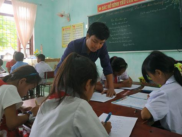 Giáo dục - du học - Học sinh "đội sổ" quyết tâm thành thầy giáo giỏi, miệt mài gieo con chữ cho trẻ em miền núi