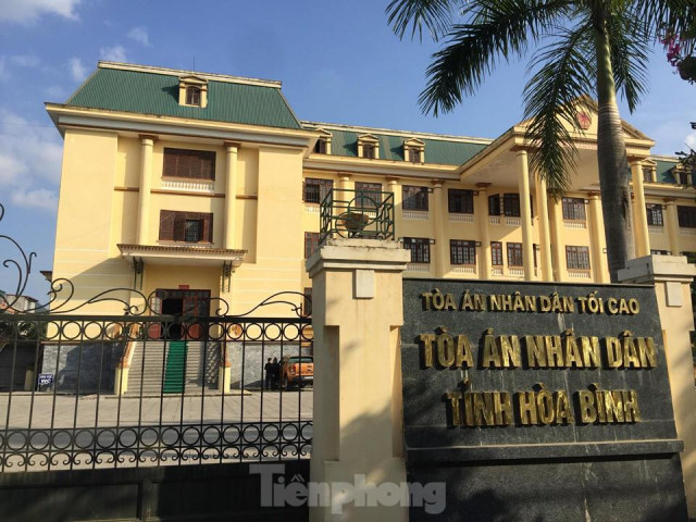 Pháp luật - Vì sao kẻ trốn nã vẫn được kết nạp Đảng, tuyển dụng vào ngành Tư pháp?