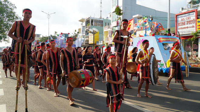 Lễ hội đường phố có gần 1.000 nghệ nhân từ các làng, xã tại TP Pleiku tham gia