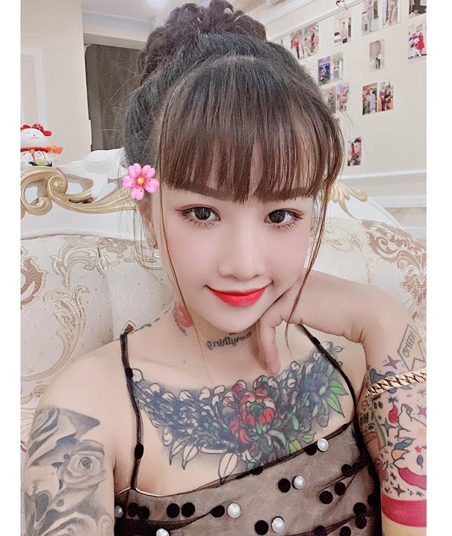 Cô gái quê An Giang tên Trần Thị Thiên Hương gây nhiều chú ý trên mạng xã hội vì chuyện xăm kín người ở tuổi 19.