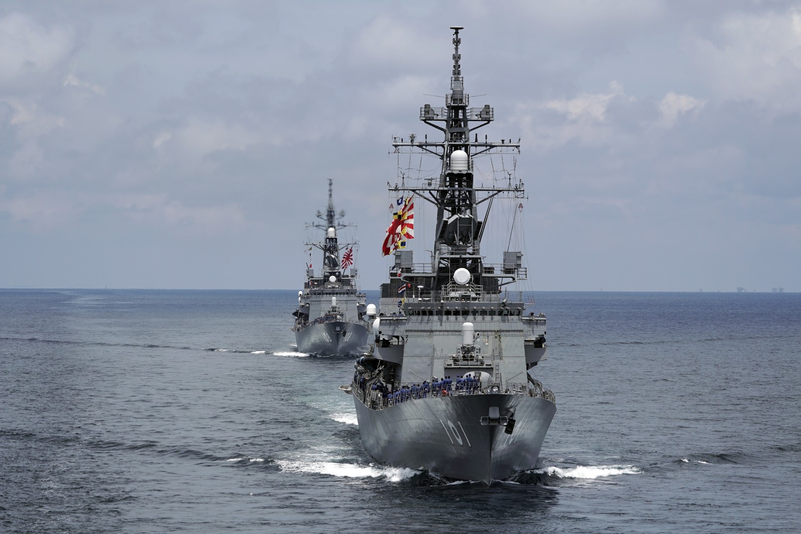 Các tàu khu trục của Lực lượng phòng vệ hàng hải Nhật Bản (JMSDF) tham gia vào một cuộc tập trận (ảnh: SCMP)