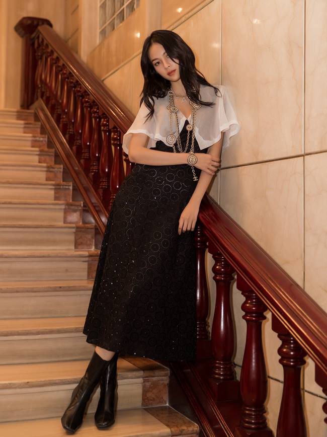 Là một người mẫu chuyên nghiệp, Phí Phương Anh biến hóa đa dạng với nhiều phong cách khác nhau.