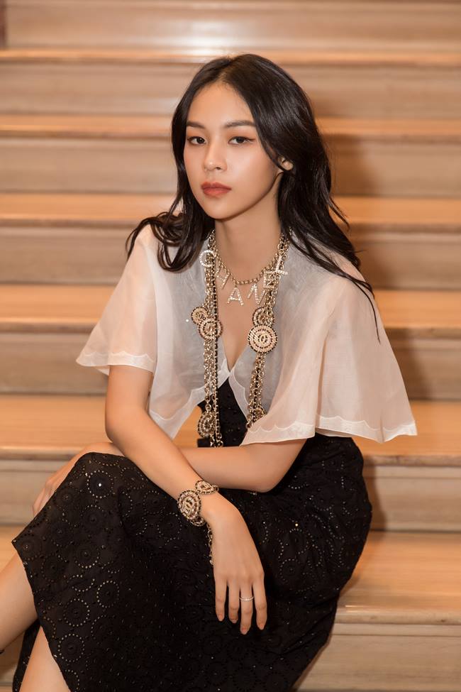 Có thể nói sau thời gian dài im hơi lặng tiếng, đây là sự kiện nổi bật trong khoảng thời gian cuối năm mà chân dài góp mặt.