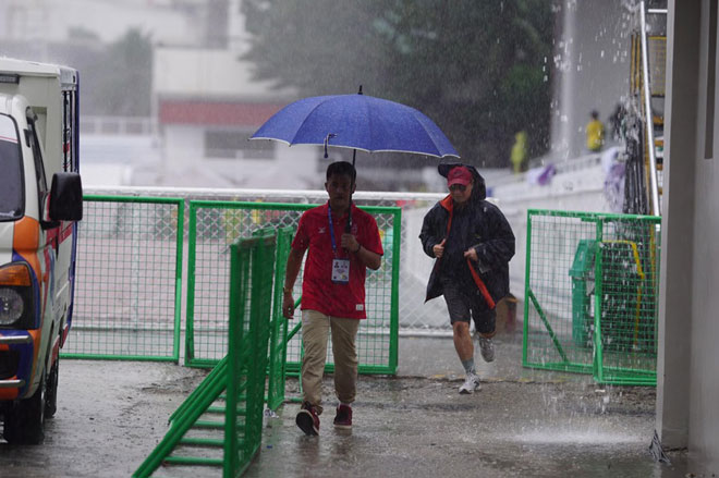 Mưa lớn tại sân vận động Rizal